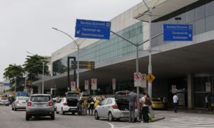 Movimentação no aeroporto Santos Dumont no Rio de Janeiro