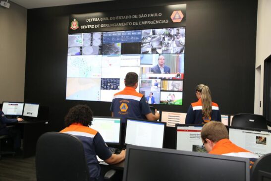 A Defesa Civil do Estado de São Paulo divulgou um alerta à população para um período de chuvas intensas que atingirá principalmente a faixa leste do Estado durante feriado de Páscoa