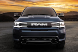 Nas configurações-base, a Ram 150 REV tem 654 cavalos de potência, 84,5 kgfm de torque e autonomia de até 563 quilômetros