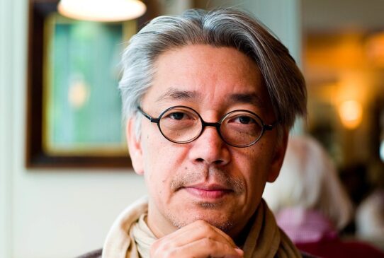 Lendário compositor de trilhas sonoras japonês Ryuichi Sakamoto, que, entre seus prêmios, levou o Oscar pela música do filme