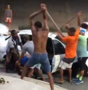 Homem é agredido em Salvador.