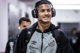 O atacante Ângelo