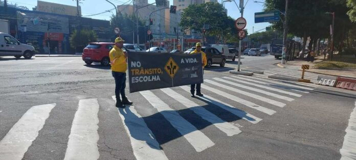Secretaria de Transportes e Mobilidade Urbana de Taboão da Serra realiza campanha Maio Amarelo.