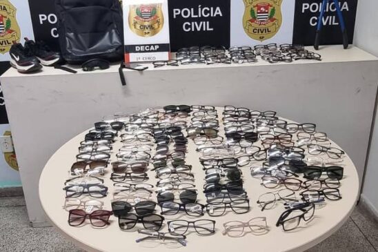 Polícia prende quadrilha que roubava ótica no centro de São Paulo Polícia apreendeu carga de óculos avaliada em R$ 200 mil; cinco chilenos foram presos por suspeita de furto