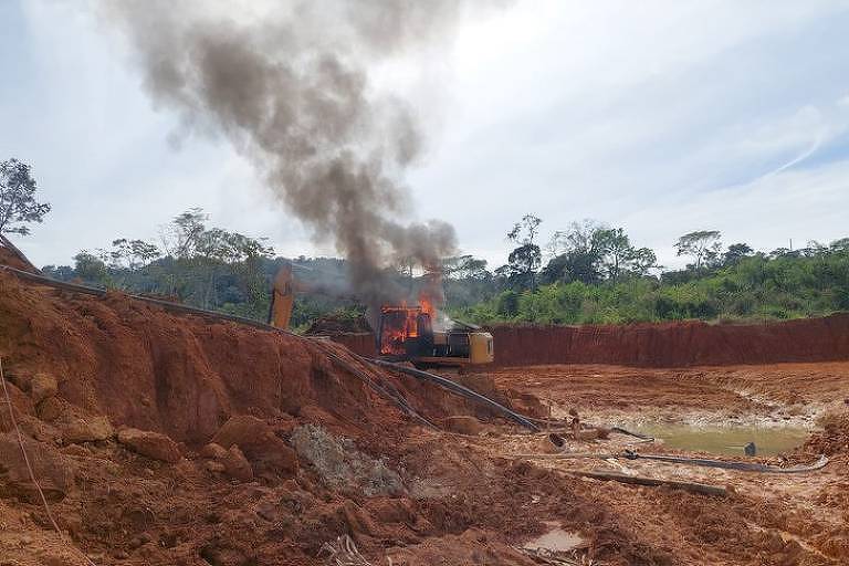 Equipamentos de garimpo destruídos pela Polícia Federal em Rondônia