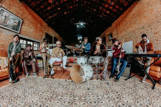 Nomade Orquestra se apresenta no ABC Paulista.