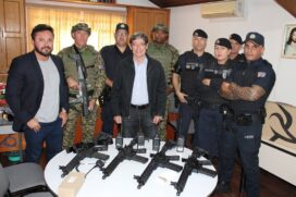 Foram entregues quatro armas, sendo do modelo Fuzil T4 556 Taurus