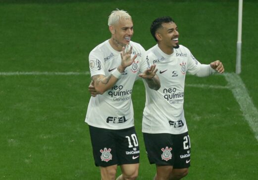 Roger Guedes marcou os dois gols da partida