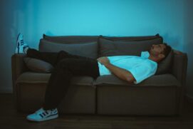 Ced lança novo single "Me Faz Mal", nesta sexta-feira (26), em todos os aplicativos de música