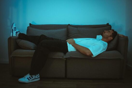 Ced lança novo single "Me Faz Mal", nesta sexta-feira (26), em todos os aplicativos de música