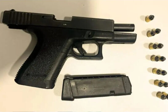 Suspeitos estavam em posse de arma