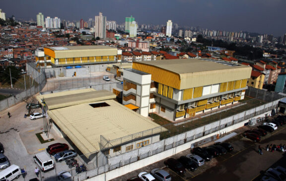 A Fundação Casa, onde 5.000 adolescentes estão detidos, conta com 9.520 funcionários ativos