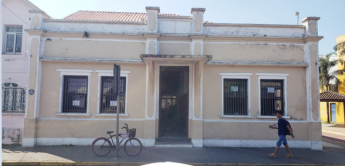 Prédio da Biblioteca tem valor histórico, no centro de Itanhaém