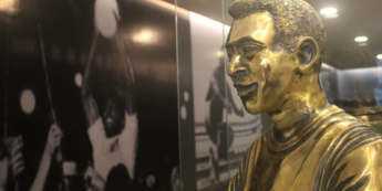 Entrada do mausoléu onde fica o corpo de Pelé.