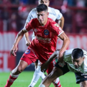 Corinthians só empata e se complica