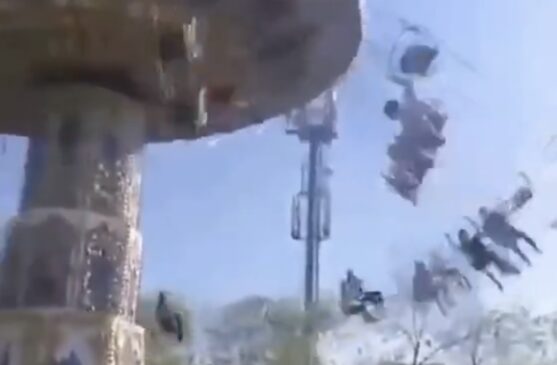 Imagens do carrossel segundos antes de desabar em um parque de diversões na Rússia