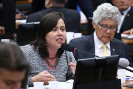 "O meu tempo de liderança não pode ser interrompido", respondeu a deputada ao presidente da CPI