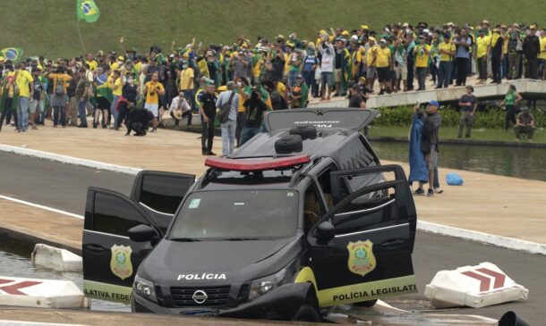 O Supremo Tribunal Federal (STF) começou julgar denúncias contra mais 250 envolvidos nos atos golpistas de 8 de janeiro.