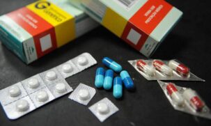 O tratamento preventivo inclui classes medicamentosas, como comprimidos e toxina botulínica, por exemplo, que visam evitar que a crise surja