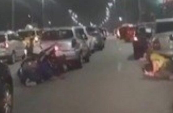 Um tiroteio ocorreu na Avenida Brasil, no Rio de Janeiro, por volta das 22h de terça-feira (9). O fato fez motoristas descerem de seus carros e deitarem na pista para se protegerem das balas