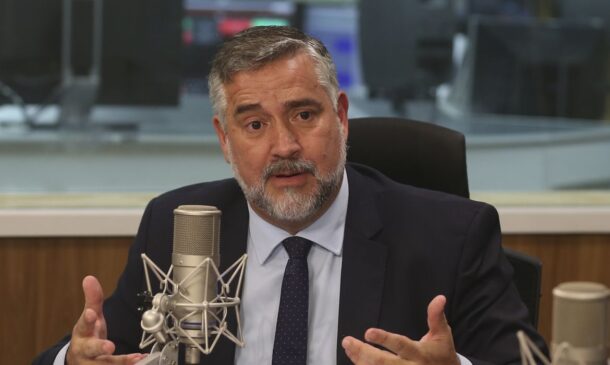 O ministro Paulo Pimenta