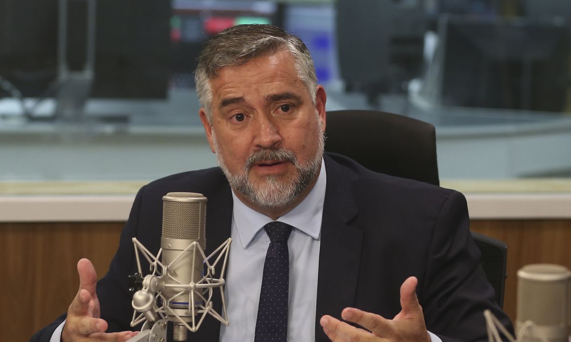 O ministro Paulo Pimenta