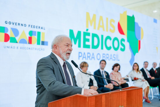 O Ministério da Saúde relançou um projeto, dentro do Mais Médicos, de incentivo e oferta de cursos de pós-graduação e mestrado para aperfeiçoar profissionais do programa em atenção primária.