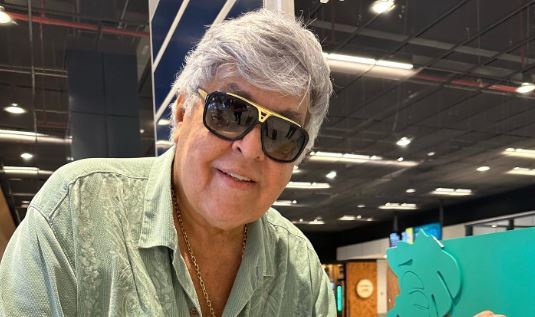 Sidney Magal segue internado