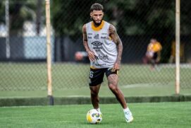Nathan Santos participou de de 12 partidas como titular do Peixe