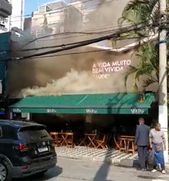Bar Vaca Véia foi consumido pelas chamas