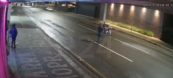 Imagens exibidas pela TV Globo mostram que uma mulher foi agredida por seguranças de uma boate em Cascavel (PR)