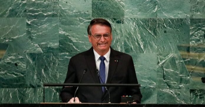 Bolsonaro tem contas bloqueadas.