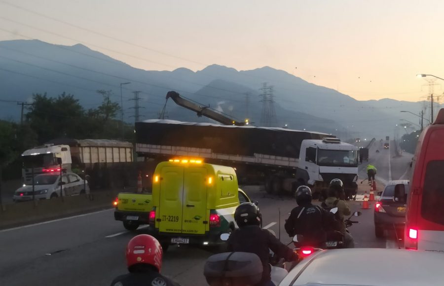 Acidente aconteceu por volta das 05h40