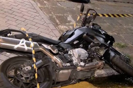 Motocicleta BMW F750 que foi alvo da tentativa de roubo