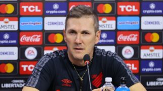 A troca de Odair Hellmann por Paulo Turra esfriou ou encerrou algumas negociações do Santos por reforços. Turra reavaliou vários jogadores e recusou alguns que estavam encaminhados.
