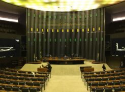 Em Brasília, a ausência dos parlamentares já é esperada no final do mês de junho