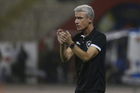 Luís Castro, era treinador do Fogão, então líder do Campeonato Brasileiro