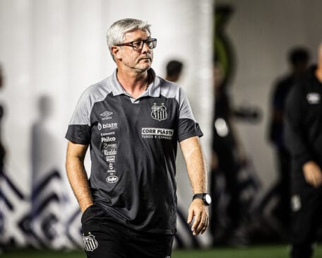 Alvinegro precisa vencer para se manter vivo