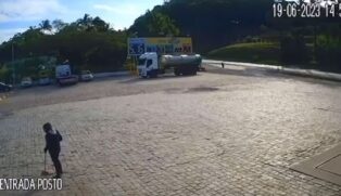 O vídeo do caso que aconteceu na última segunda-feira (19), viralizou nas redes sociais.
