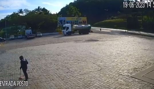 O vídeo do caso que aconteceu na última segunda-feira (19), viralizou nas redes sociais.