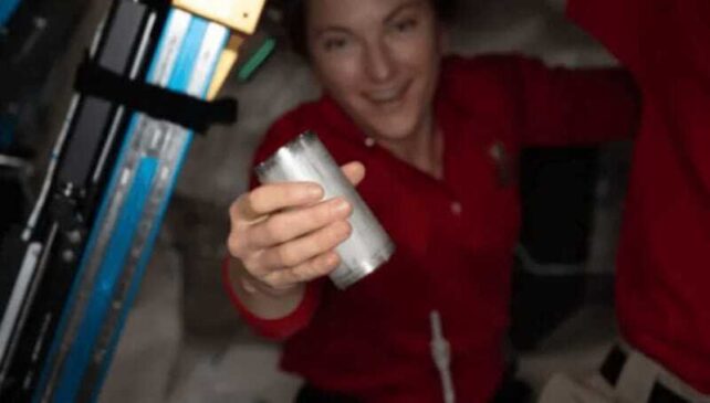 A capacidade de reutilização de recursos também permite que os astronautas se concentrem em suas missões, sem se preocupar com a escassez de água e oxigênio.