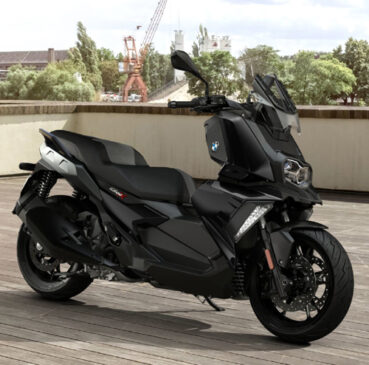 A nova scooter tem 206 quilos e 77,5 centímetros de altura do banco em relação ao solo