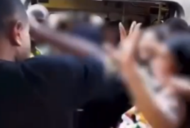 Nas imagens, é possível observar uma confusão acontecendo no vagão. Inicialmente, uma passageira discute com o suspeito, que tenta entrar no vagão feminino.