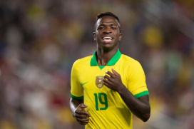 Vini Jr. agradeceu o apoio recebido após ser alvo de ofensas.