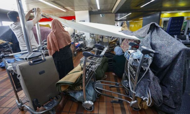 Afegãos acampados no Aeroporto de Guarulhos