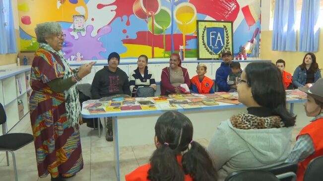 Contação de história em escola da zona leste da capital
