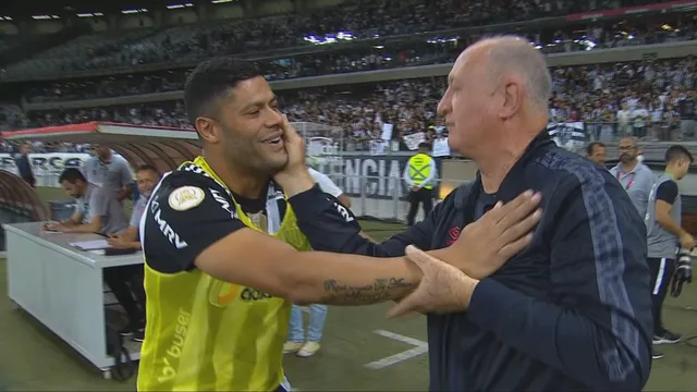 Hulk e Felipão, durante duelo de Atlético-MG x Athletico
