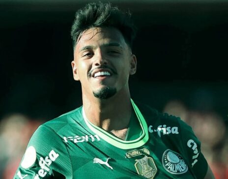 Gabriel Menino fez um dos gols do Verdão contra o São Paulo neste domingo