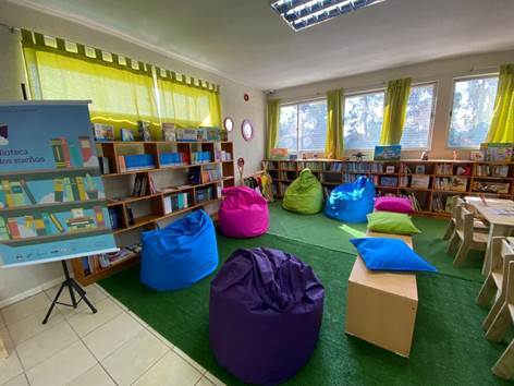 Espaço tem ambientação lúdica e promove valorização do livro como fonte de conhecimento e intercâmbio cultural