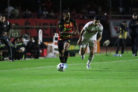 São Paulo passa sufoco mas passa de fase